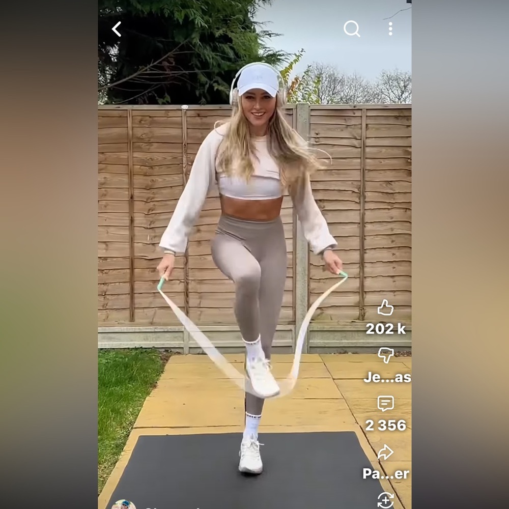 H&M Cream Cropped Sweatshirt bolero Lauren Jumps  workout fitness shrug